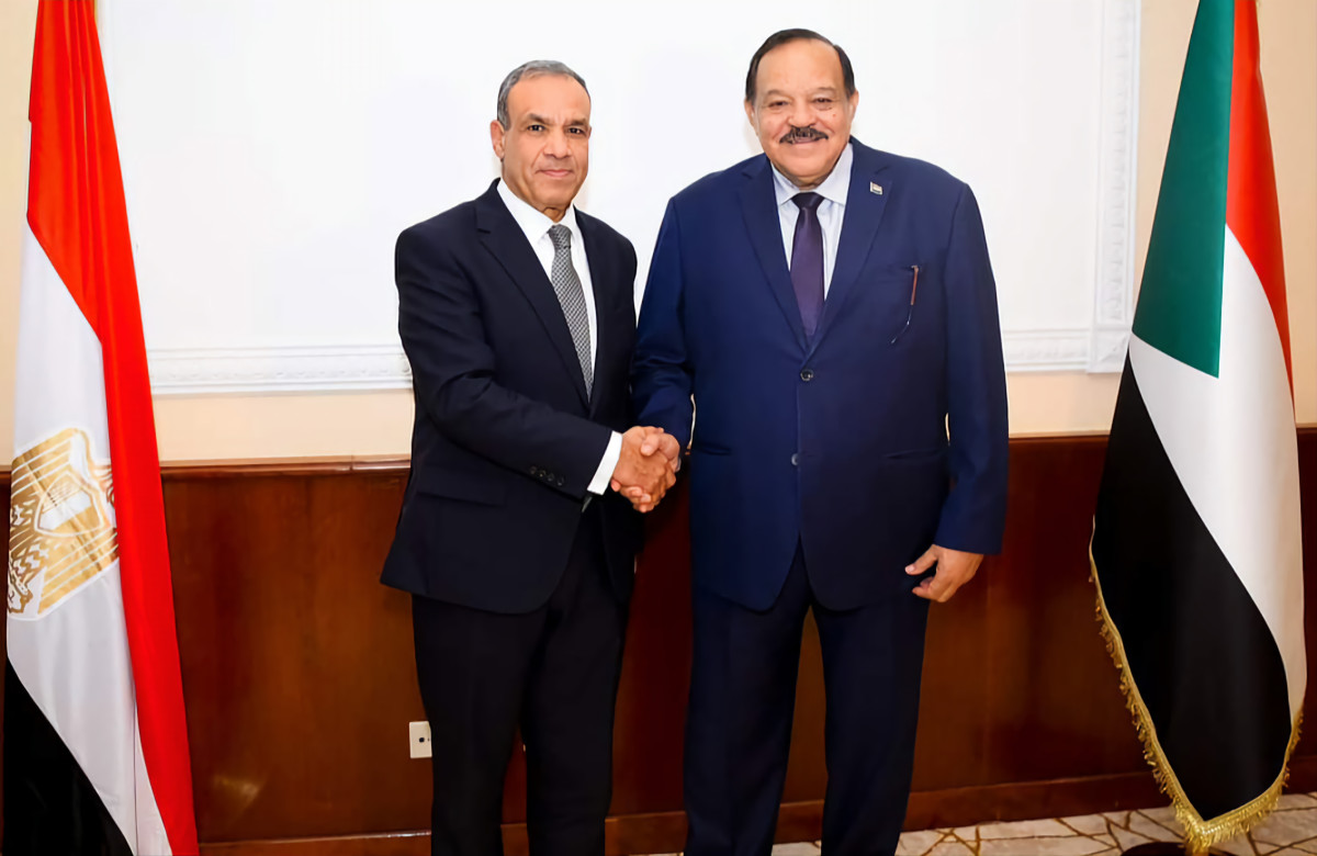 وزير الخارجية المصري يجري مباحثات في السودان