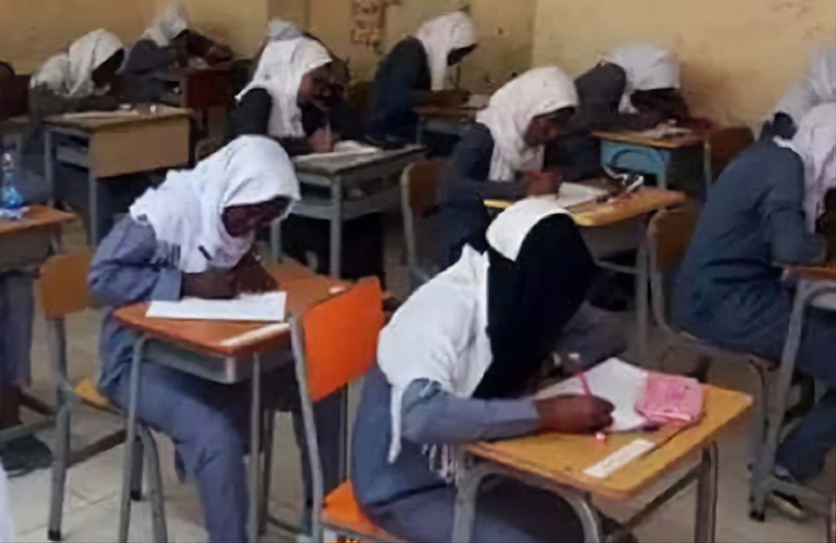 وزير التربية و التعليم يطمئن أسر الجالسين لامتحان الشهادة السودانية