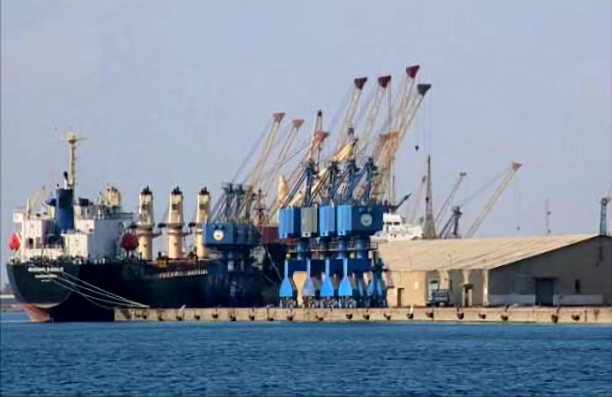 عمال ميناء سواكن يحتجون