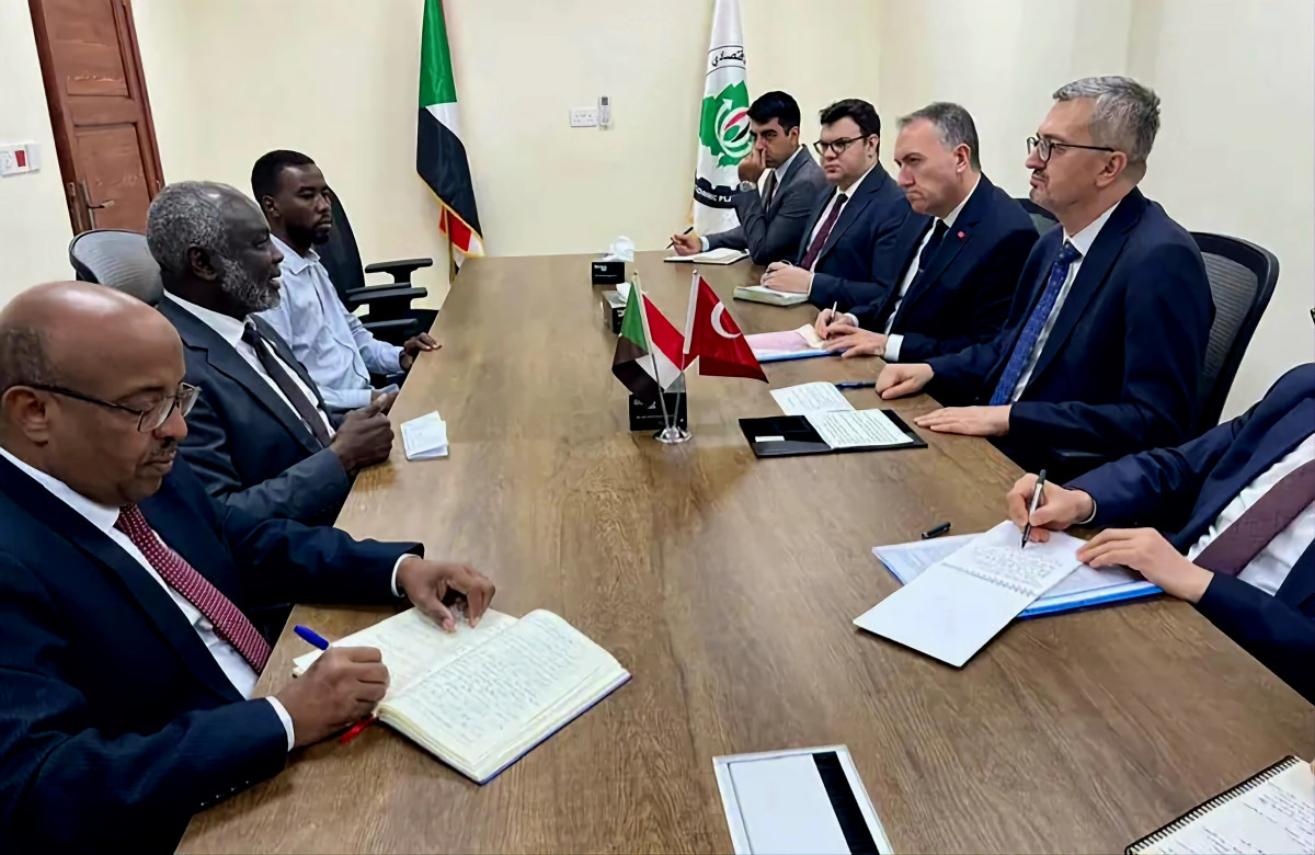 البرهان يلتقي دوران في بورتسودان